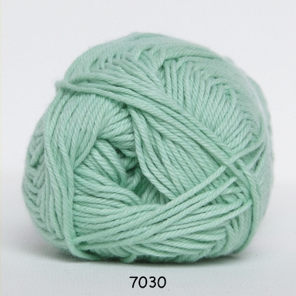 Cotton nr. 8/4 - Bomuldsgarn til hækling-  fv 7030 Lys Grøn