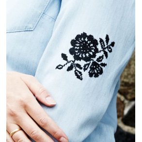 Vattenlslig Stramalj Permin - Blommor Svarta 7 x 9 cm - 79-5812