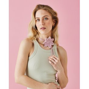 Stickad blomma - Elise Garn Permin 891152