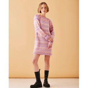 Strikmnster/stickkit - Klnning med insytt rm 891351