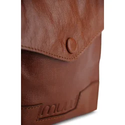 Betina nleetui Muud- Rich Brown