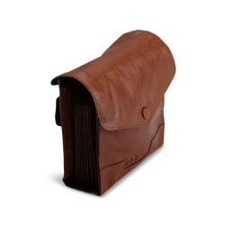 Betina nleetui Muud- Rich Brown