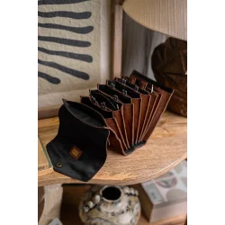 Betina nleetui Muud- Rich Brown