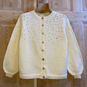 Strikkekit cardigan - model Lineas Trje