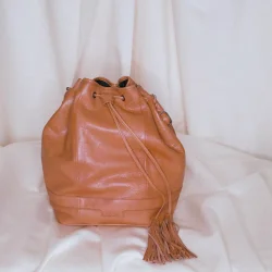 Muud Marina - Hndlavet bttepose i lder Whisky Farvet